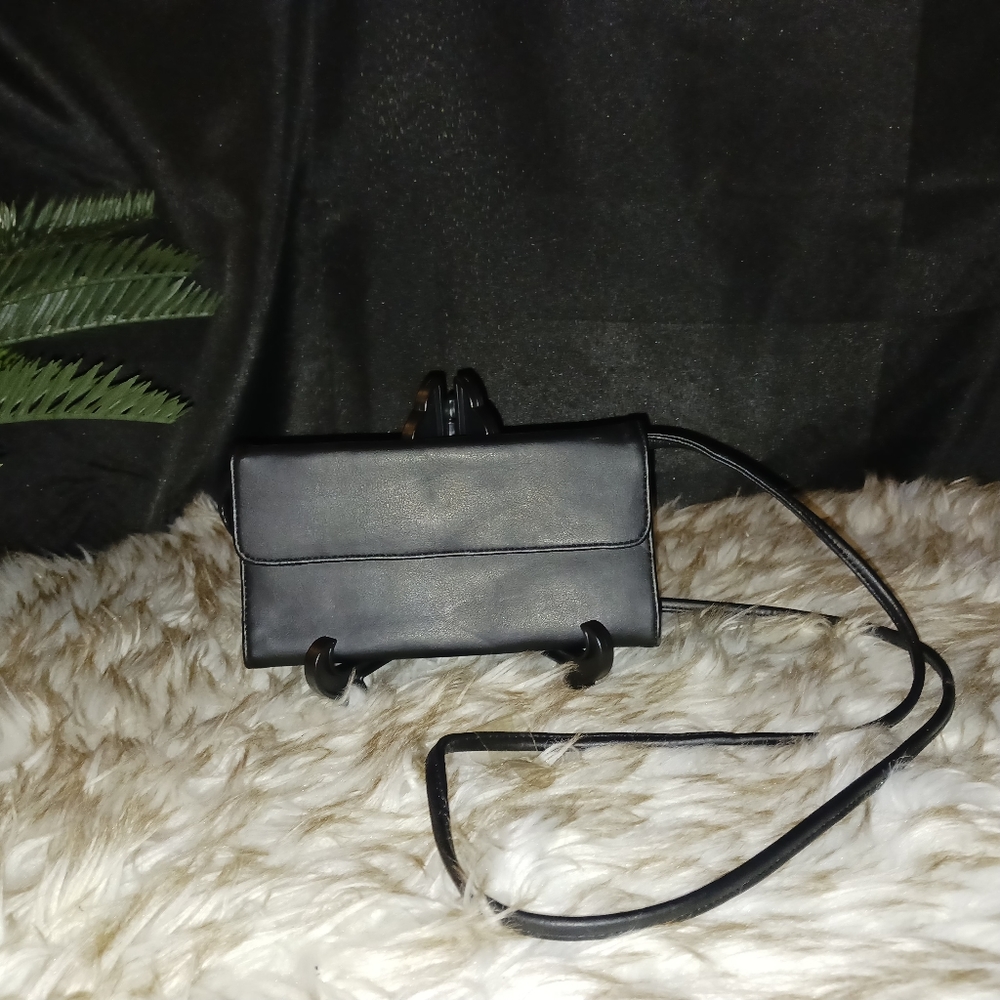 Vegan Leather Wallet w/crossbody strap